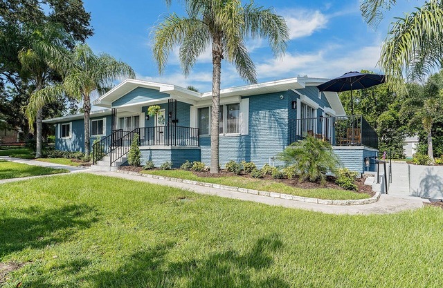 Hollingsworth Heights, Renovated 3BD/3BA Retreat, Lake View, Family/Pet Friendly