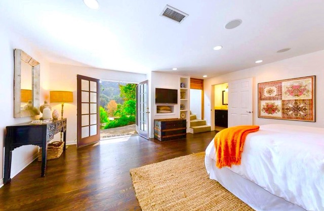 Hollywood Hills Spa Retreat+Jacuzzi Style Tub+Steam+Views+1/2 Acre Garden+Deck