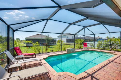 Home 6 Mi to Sun Splash Waterpark in Cape Coral