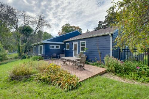 Home 8 Mi to Dtwn Minneapolis! Pet-Friendly Yard