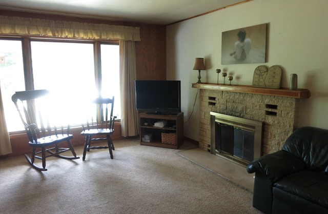 Home Away From HomenQuiet surroundingsn15 minutes from downtown Milwaukee