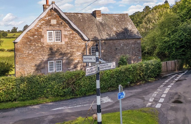HOME FARM HOUSE, pet friendly, with hot tub in Penrith