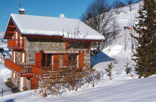 Homerez - Chalet 1 km away from the slopes for 15 ppl. with jacuzzi and balcony