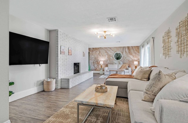 Home in Henderson w 4BR, Grill, Pool & Scenic Deck