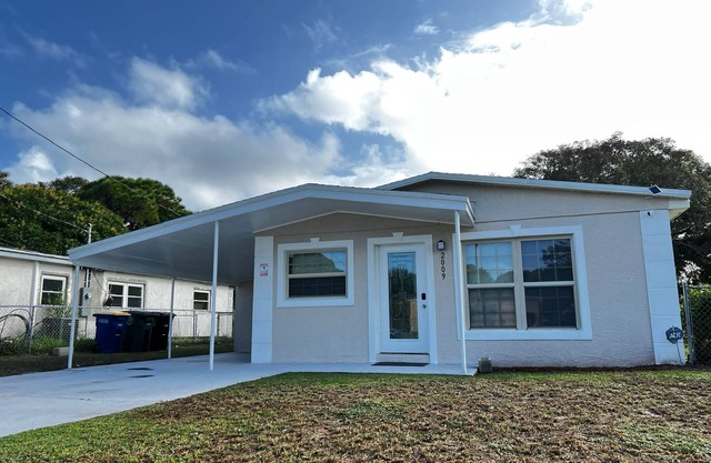Home near the Beach w/Hot-tub and Movie Room