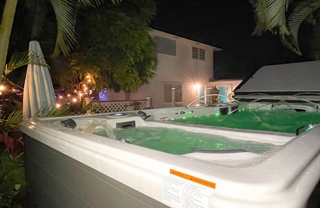 Home: sleeps up to 12. Exudes an aura of serenity. (Outdoor Meditation-Yoga-Zen)