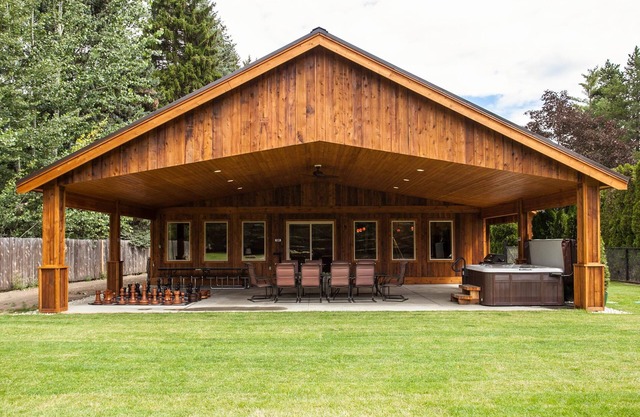 Home Theater, Hot tub & Huge Covered Patio! Stunning Home 2 Miles from Town!