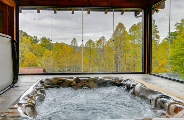 Home w/Indoor Spa: 8 Mi to Smoky Mtn Nat'l Park!