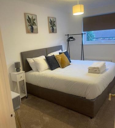 Homely 3-bed home Milton Keynes