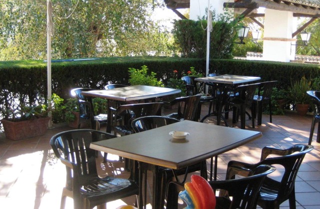 Homerez - Amazing house for 6 ppl. with shared pool at Hornachuelos