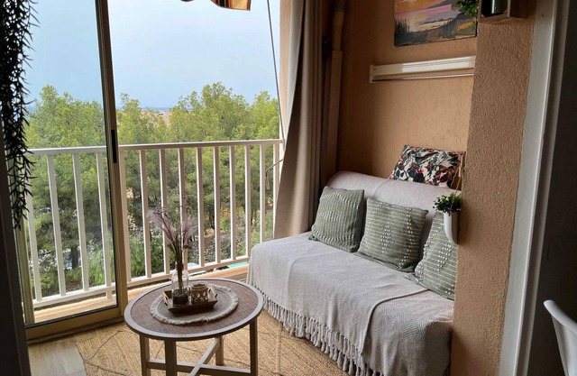 Homerez - Apartment in Bandol w/Sea View.