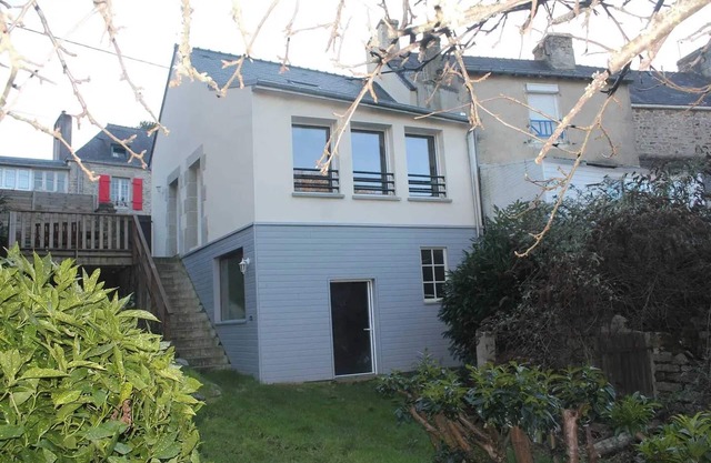Homerez - Charming House in Pont-Aven with Large Enclosed Garden