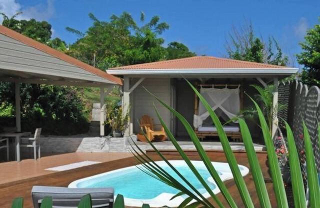 Homerez - Charming villa with pool and sea view in Le Robert