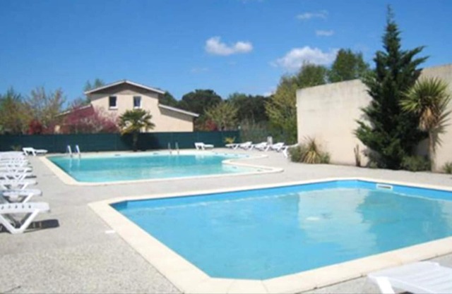 Homerez - Cozy house in Hourtin 45 m² with a shared pool on-site!