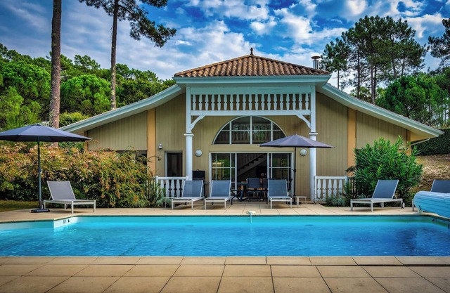 Homerez - Elegant Villa in Lacanau with Private Pool