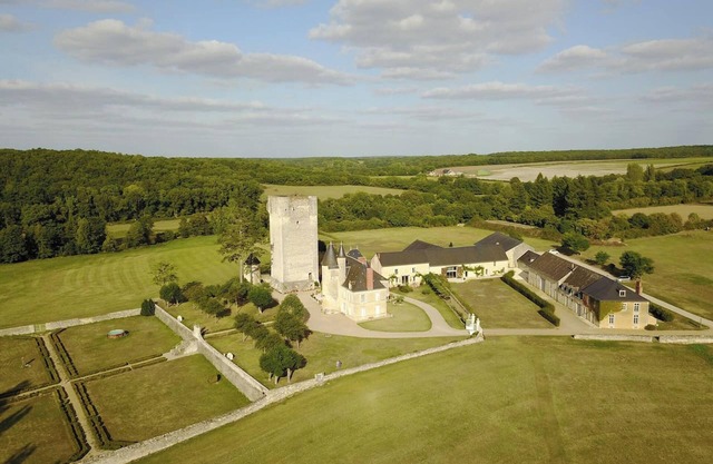 Homerez - Enchanting Manor near Tendu with Tennis Court