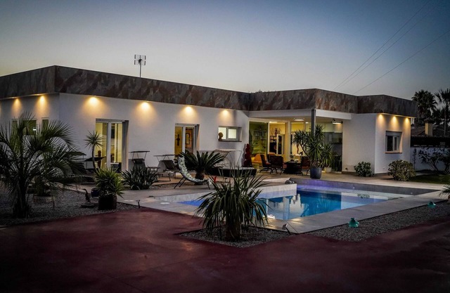 Homerez - Spacious villa with pool in Chiclana de la Frontera
