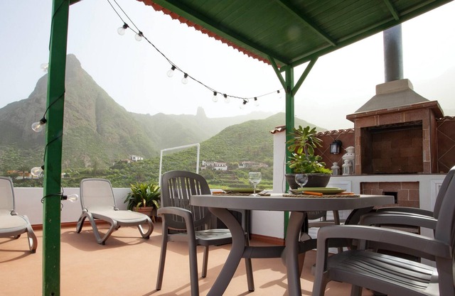 Homerez - House for 3 ppl. with sea view and terrace at Santa Cruz de Tenerife