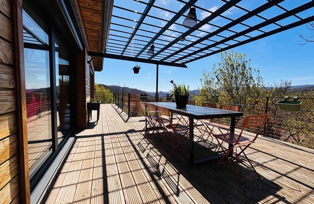 Homerez - Family chalet in Lodève with garden