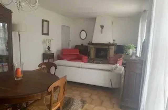 Homerez - Family Villa with Pool in Milhaud - 100 m²
