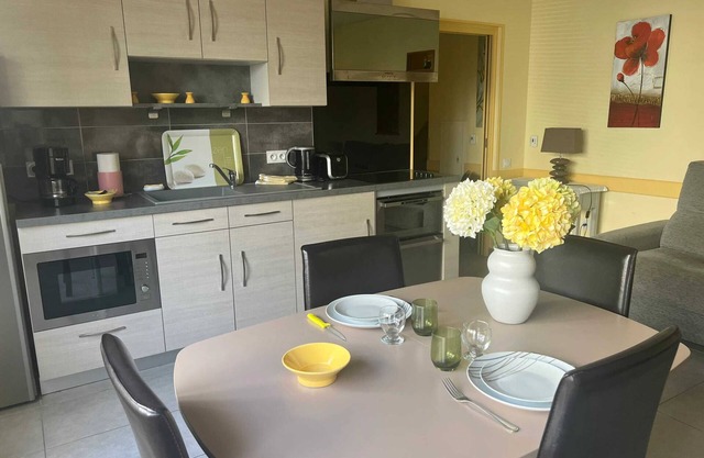 Homerez - Modern apartment in La Ferrière-aux-Étangs 55 m² with jacuzzi