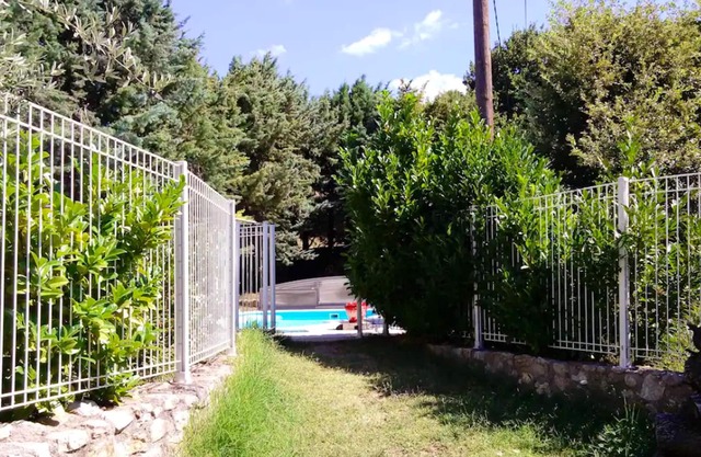 Homerez - Amazing house for 7 ppl. with shared pool at Saint-Marcel-lès-Sauzet