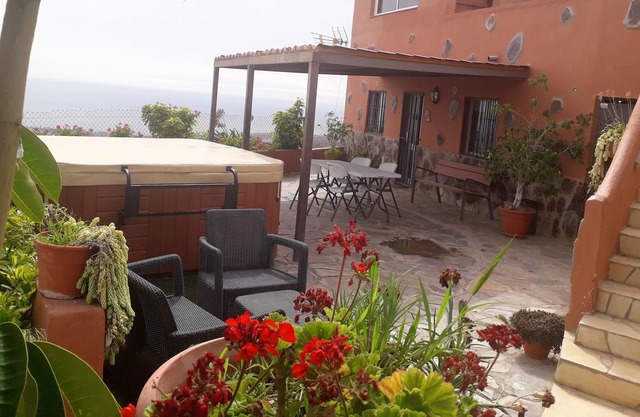 Homerez - House 1 km away from the beach for 4 ppl. with jacuzzi at Adeje