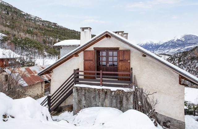Homerez - House 12 km away from the slopes for 4 ppl. with terrace at Guillestre