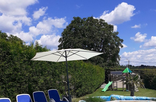 Homerez - House for 4 ppl. with shared pool, garden and terrace at Hamois