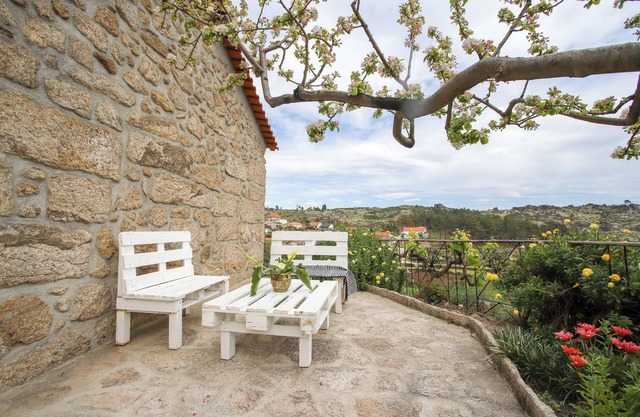 Homerez - House in Sortelha w/pool
