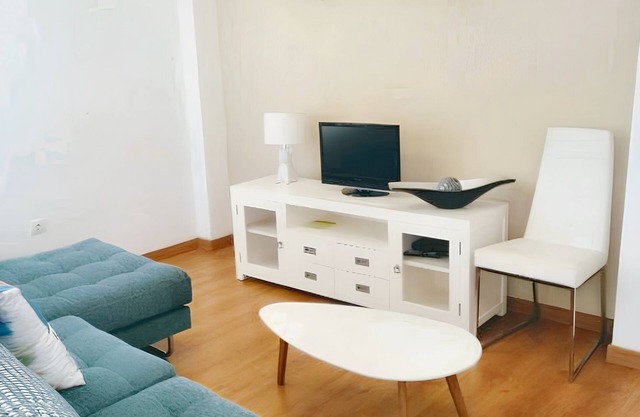 Homerez - Modern Apartment in Málaga 80 m² + Balcony