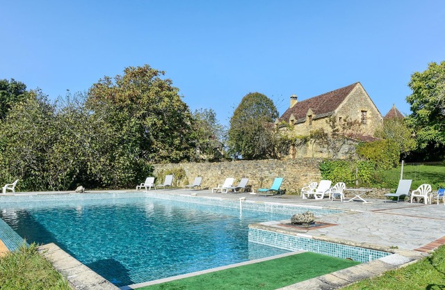 Homerez - Nice house for 4 ppl. with shared pool at Beynac-et-Cazenac