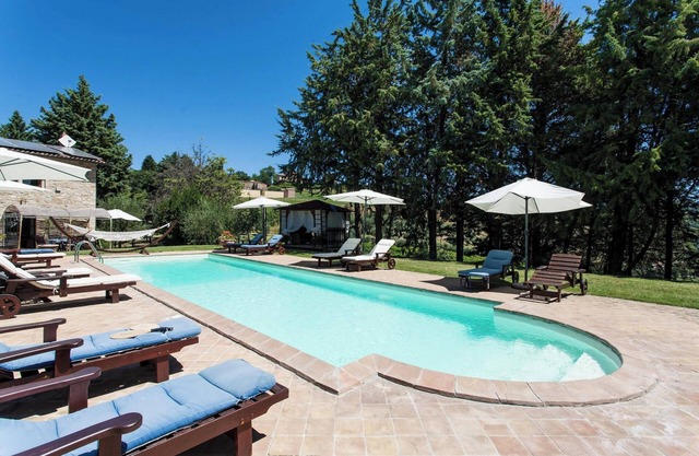 Homerez - Spacious House in Ramazzano with Shared Pool