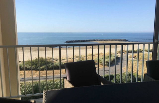 Homerez - Spacious Apartment in Cap d'Agde - Sea View