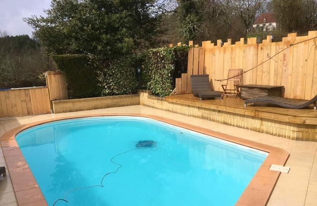 Homerez - Villa for 6 ppl. with swimming-pool and terrace at Beynac-et-Cazenac