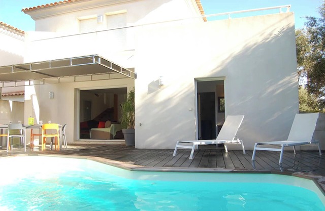 Homerez - Villa with Pool & Garden in Monticello