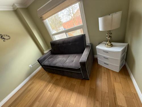 HOMESTAY NEXT TO SQUARE ONE MALL- 5 Mins Airport-24 HRS CHECKIN-MAJOR COST CUT