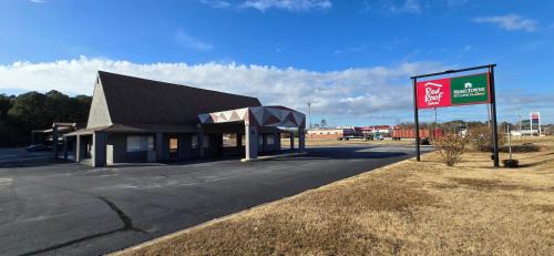 HomeTowne Studios by Red Roof LaGrange