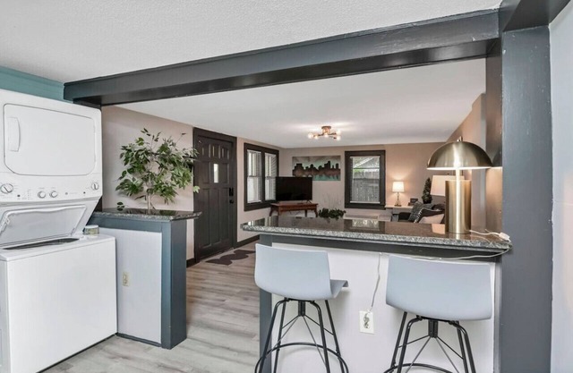 Homey 4BR in Earlewood | Whole House | Sleeps 8!