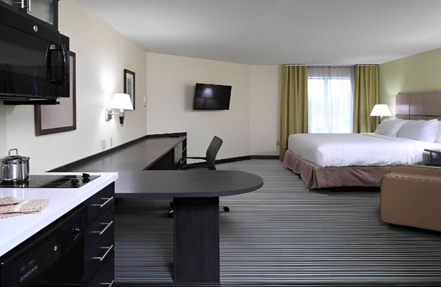 Homey and Convenient Suite! W/ BBQ Facilities