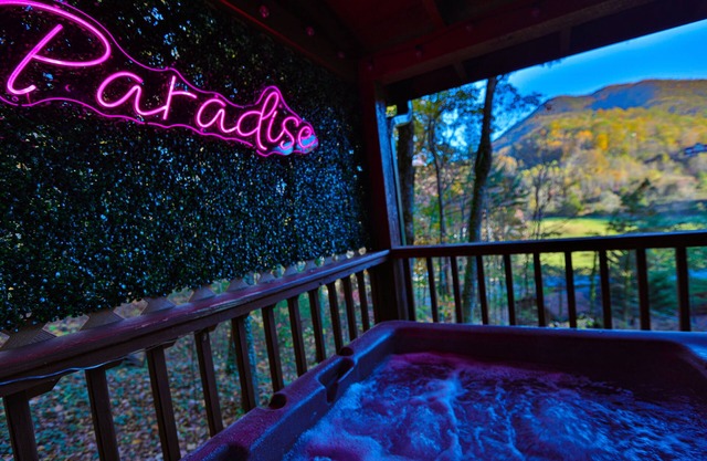 Honeymoon Getaway Hot Tub Fireplace VIEWS Seclusion