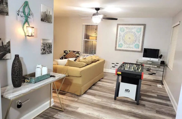 Horizon Lake Villa, chic and modern.