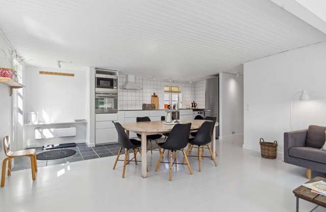 Hornbæk Holiday Home - 3 Bedrooms & Big Garden