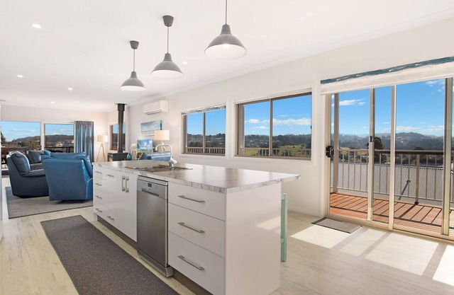 Horseshoe Bay House - Apartment 1 - Position & views!