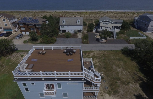 Horseshoe Haven - Roof Deck, Beach & Marsh Views, Game Room, 3min. walk to Beach