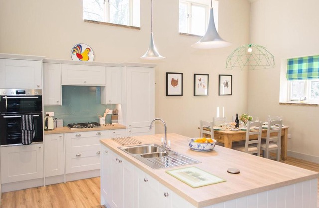 Host & Stay - Boathouse Barn