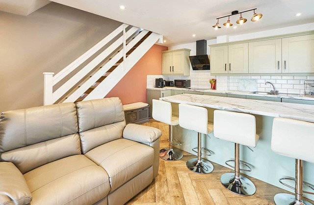 Host & Stay | Knights Manor Way