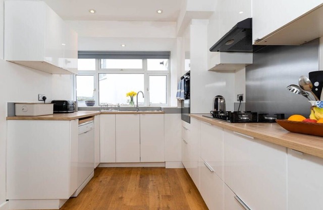 Host & Stay | Overhill House
