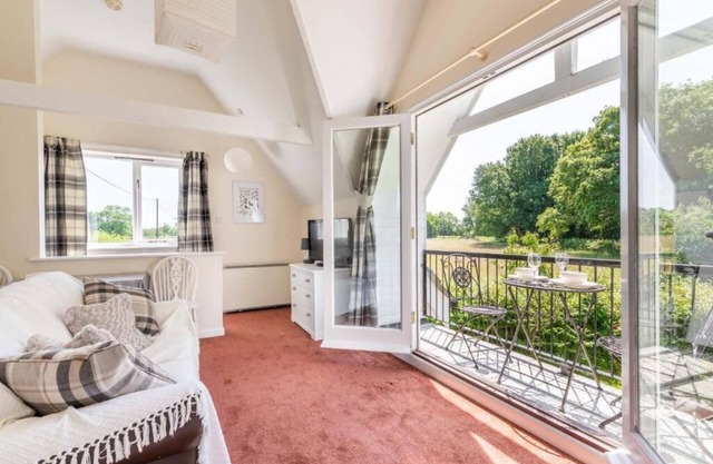 Host & Stay | The Lodge at Alderfen View