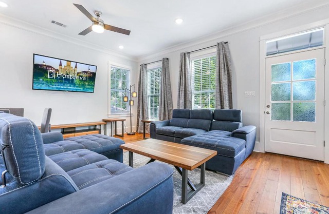 Hosteeva Chic Urban Retreat w Pool Steps to St Charles Ave and Near Bourbon St